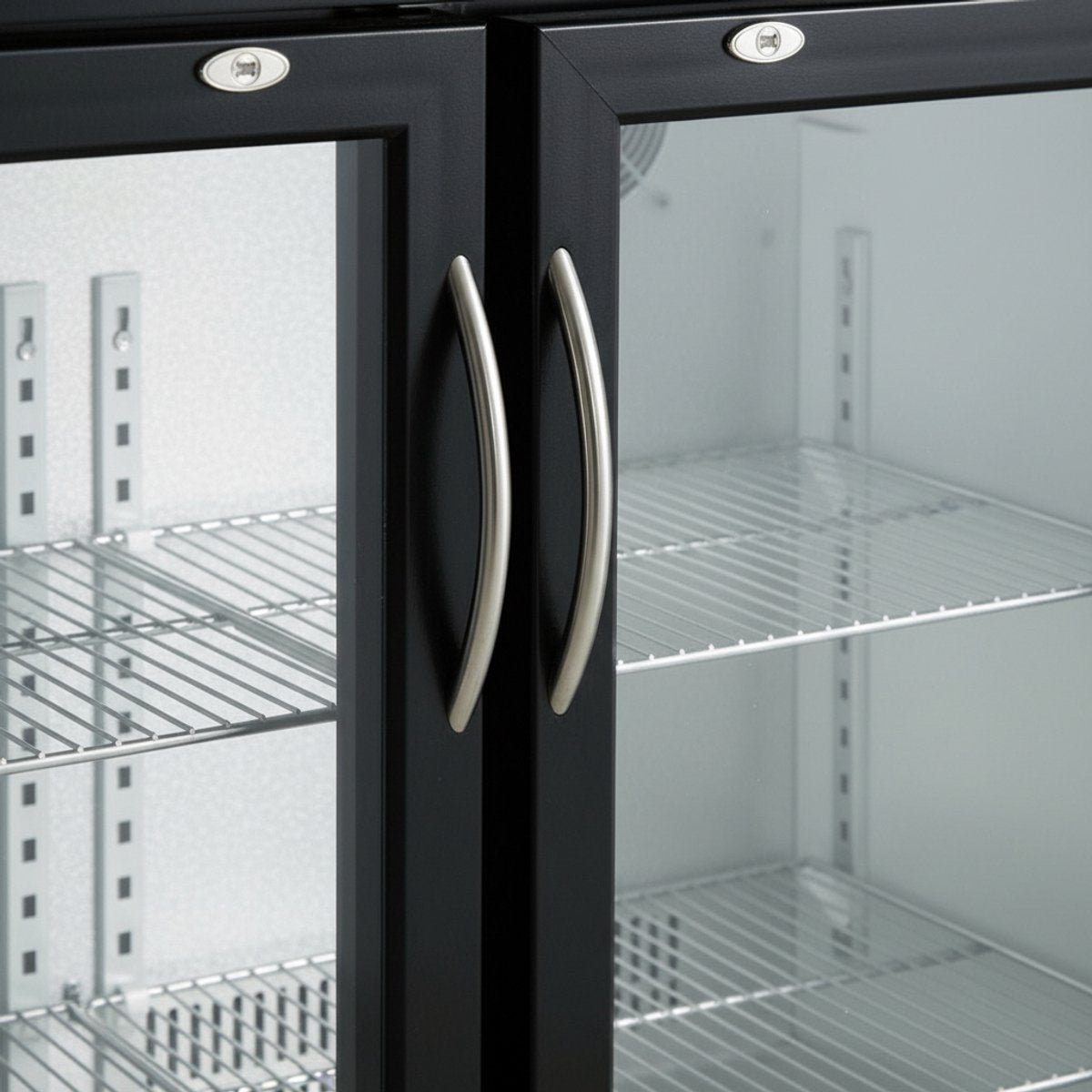 Koelkast voor achterbar 320L – 3 glazen deuren – zwart